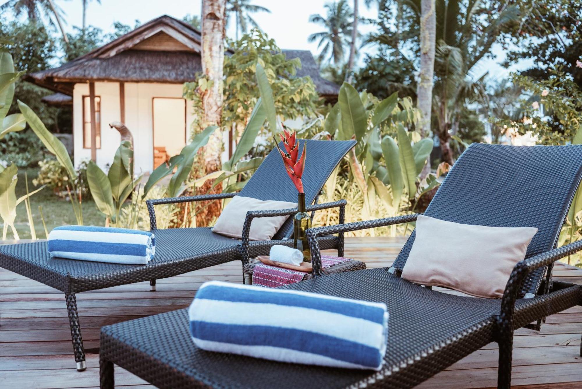 Alon Cloud9 Beach Front Catangnan Exterior photo